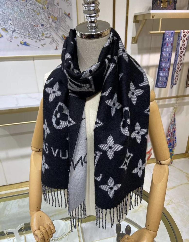 Louis Vuitton - Scarf