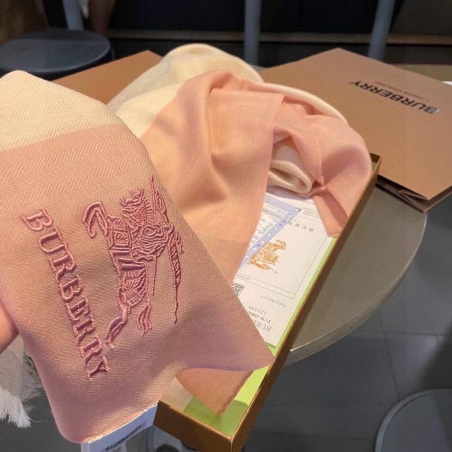 Burberry - Scarf