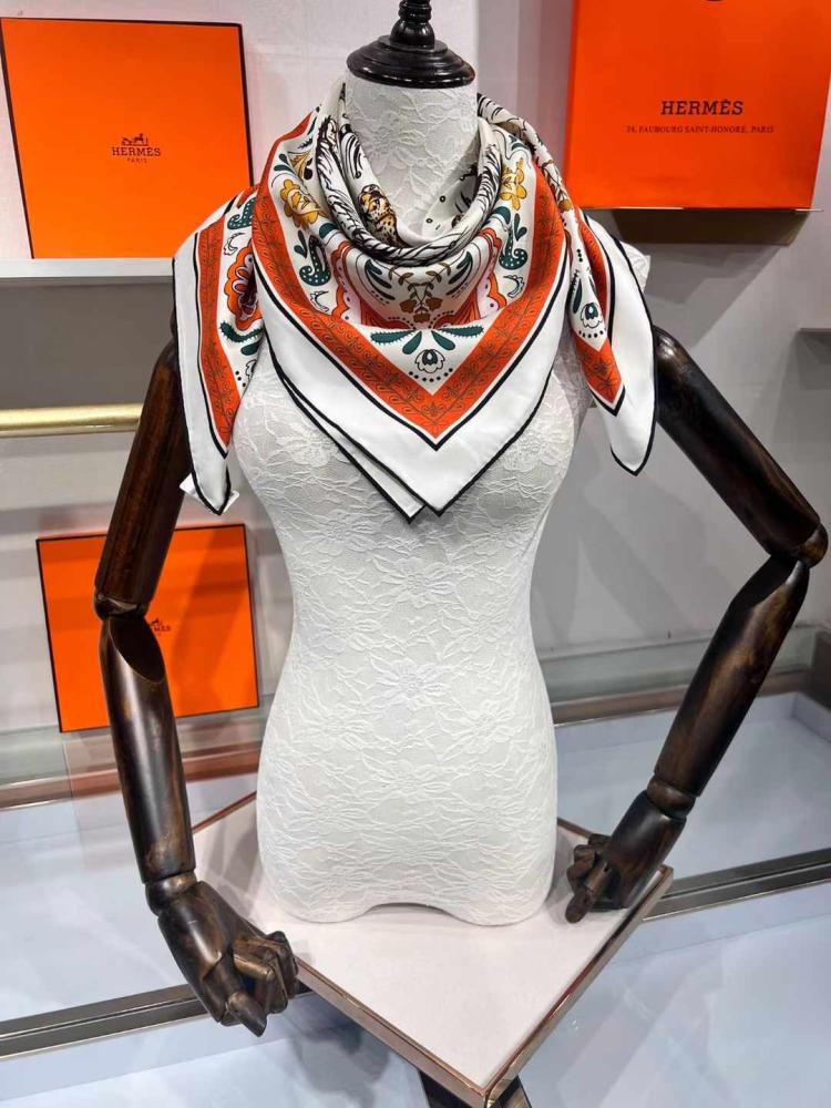 Hermés- Scarf