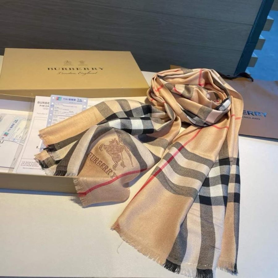 Burberry - Scarf