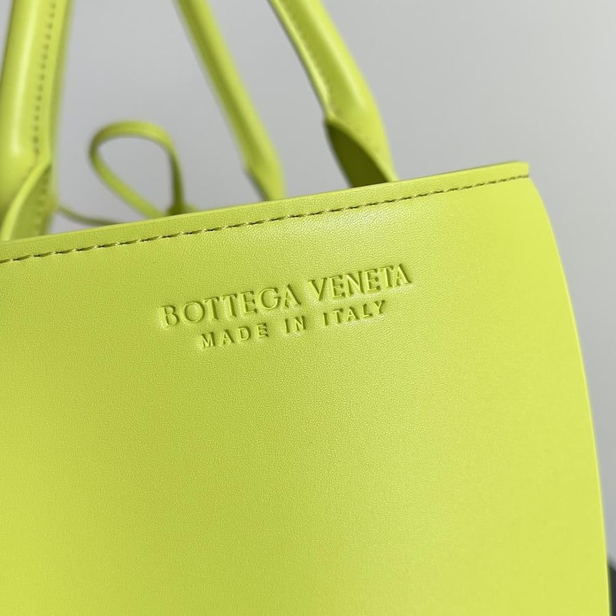 Bottega Medium Arco Tote Bag