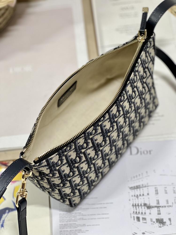 Medium DiorTravel Nomad Pouch