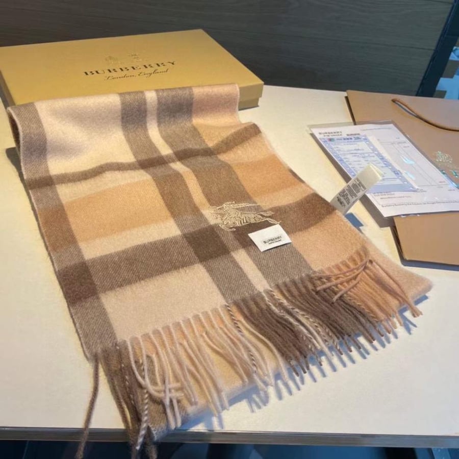 Burberry - Scarf