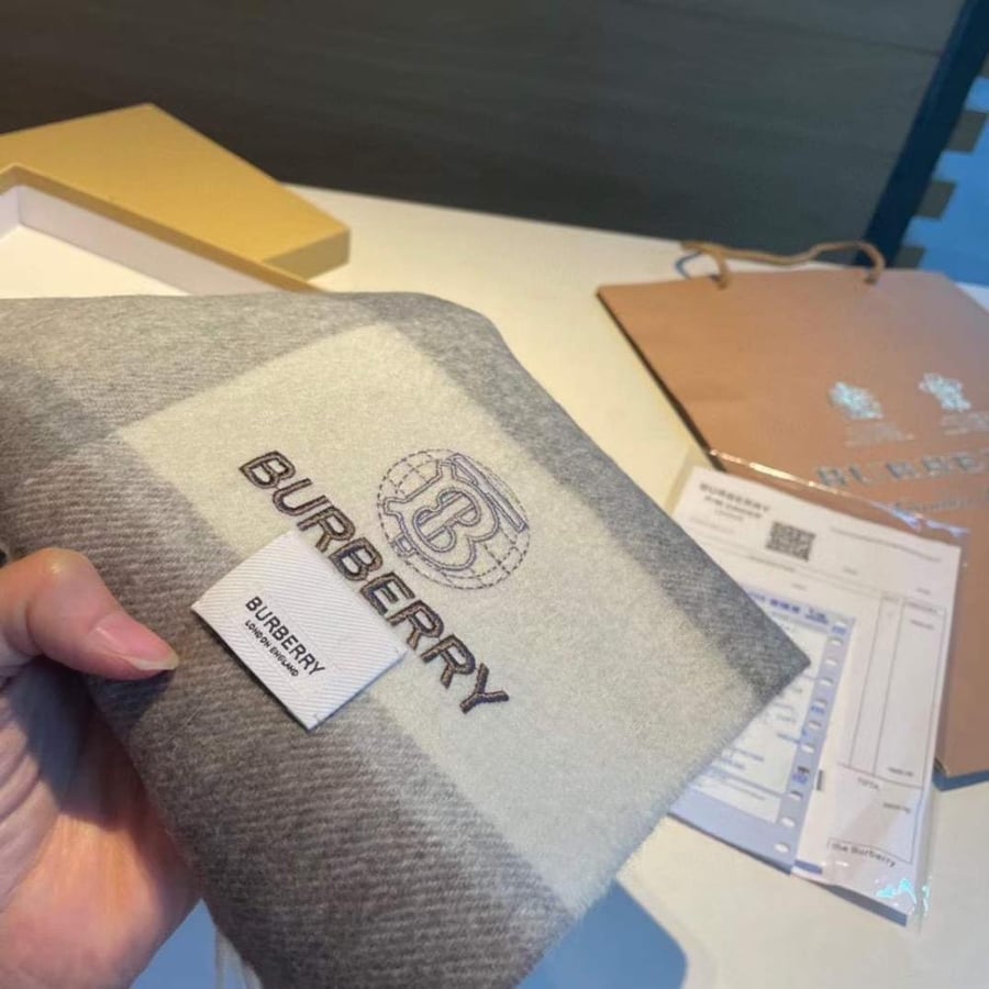 Burberry - Scarf