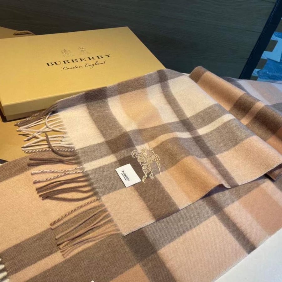 Burberry - Scarf