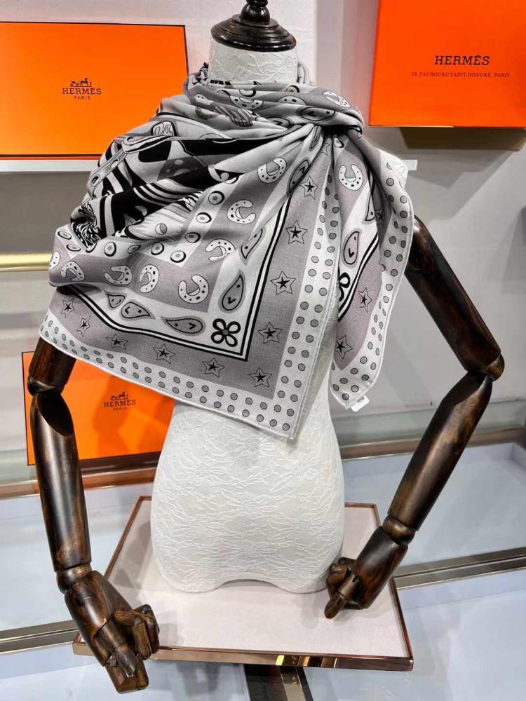 Hermés- Scarf