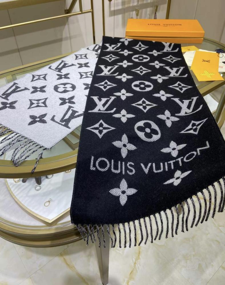 Louis Vuitton - Scarf