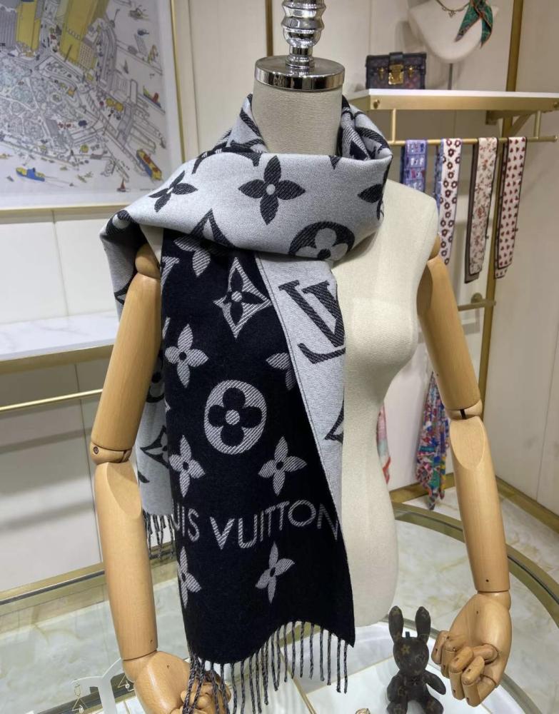 Louis Vuitton - Scarf