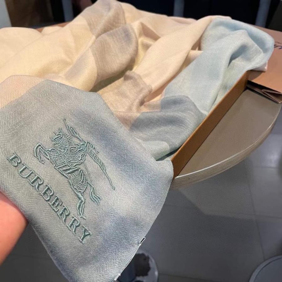 Burberry -Scarf