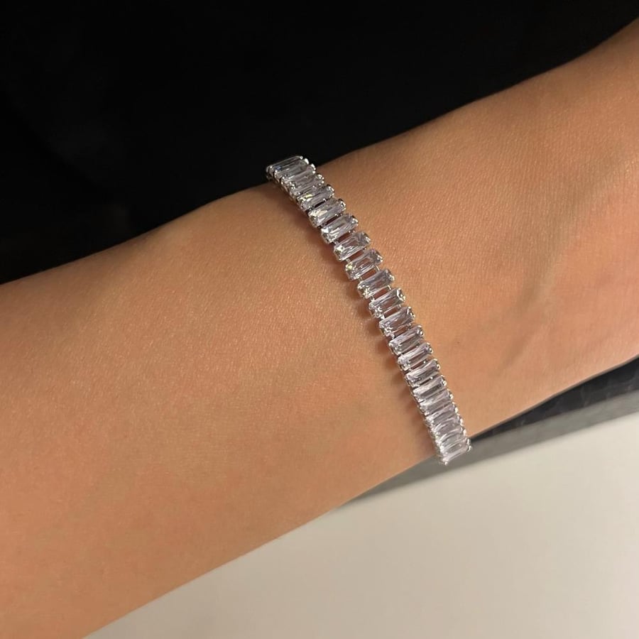 Tennis bracelet
