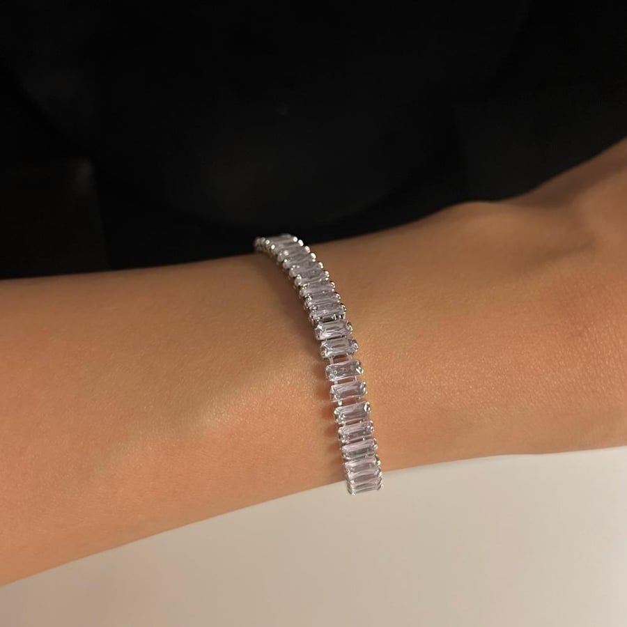 Tennis bracelet