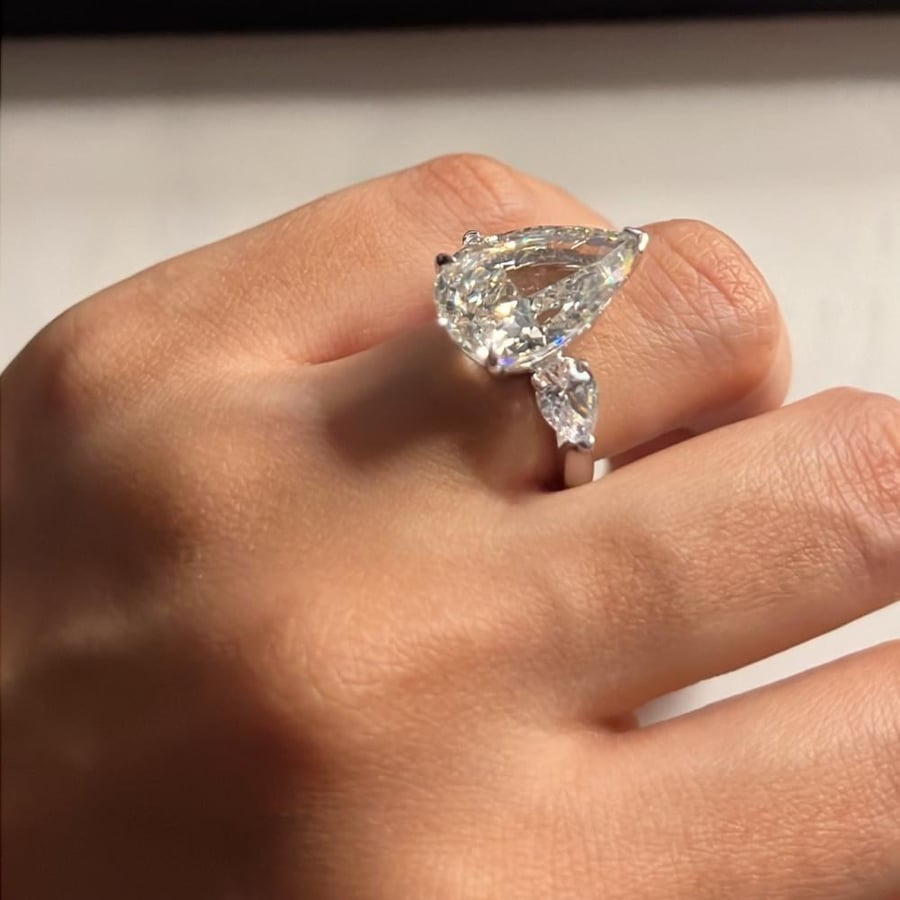 Pear cut ring