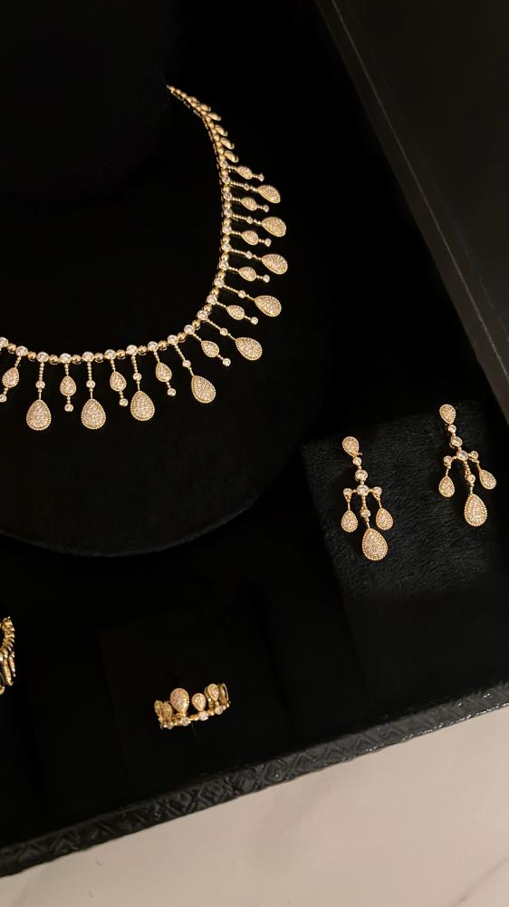 Aura set