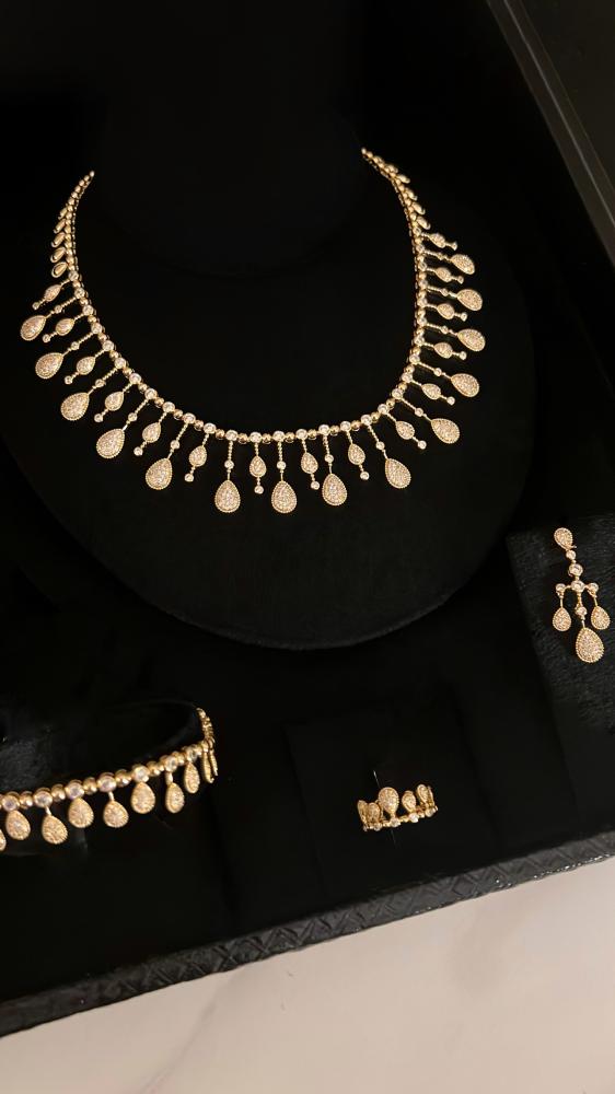 Aura set