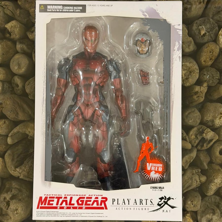 شخصية النينجا — Play Arts Kai (Red Version)