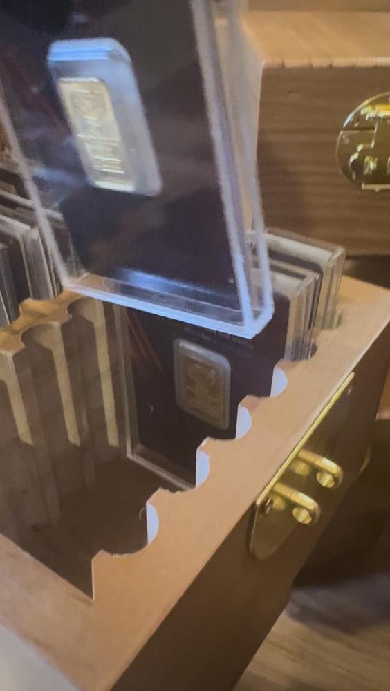 صندوق لحفظ السبائك للإدخار السنوي