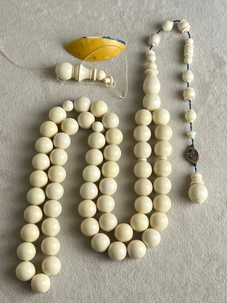 بلياردو صب قديم عدد الخرز ٥٥ القياس ١٠،٨٠ في ١٠،٨٠ معها شاهد وغطاء الكبوس وكسار خراطه أبي القاسم