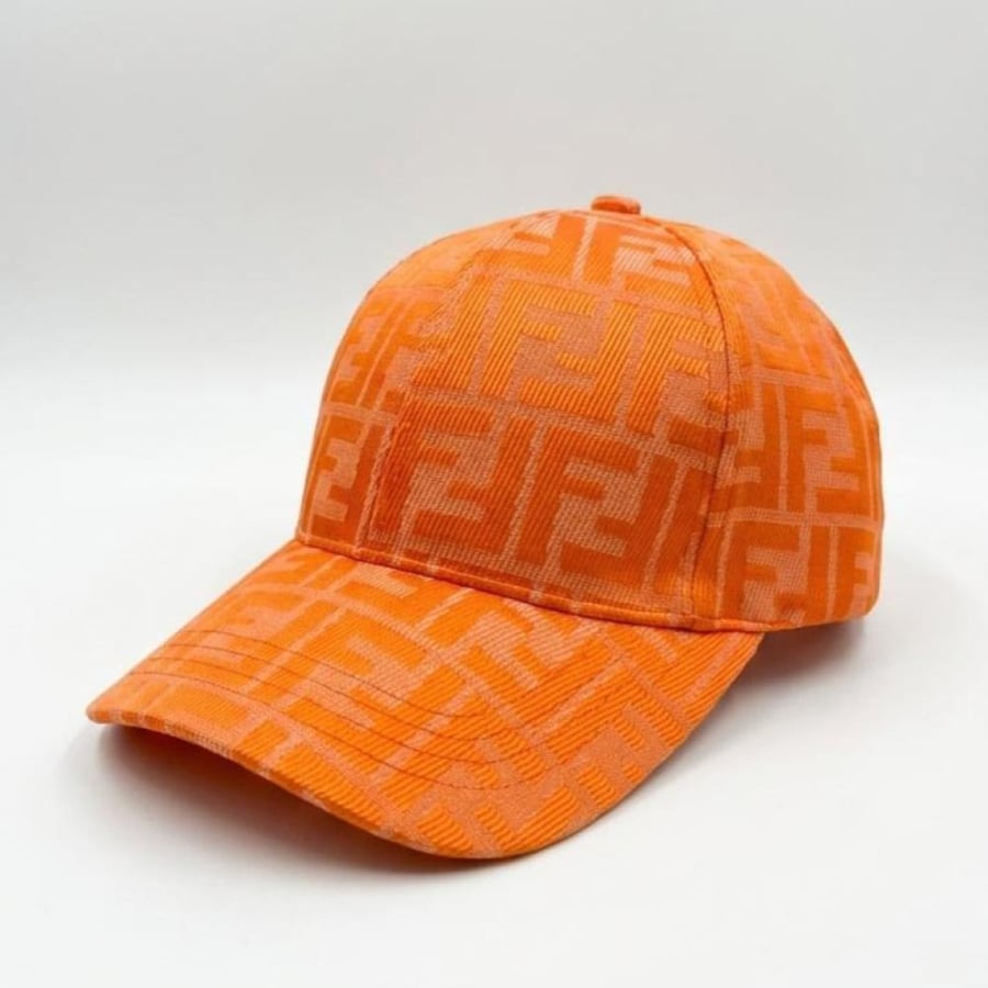 قبعة FENDI