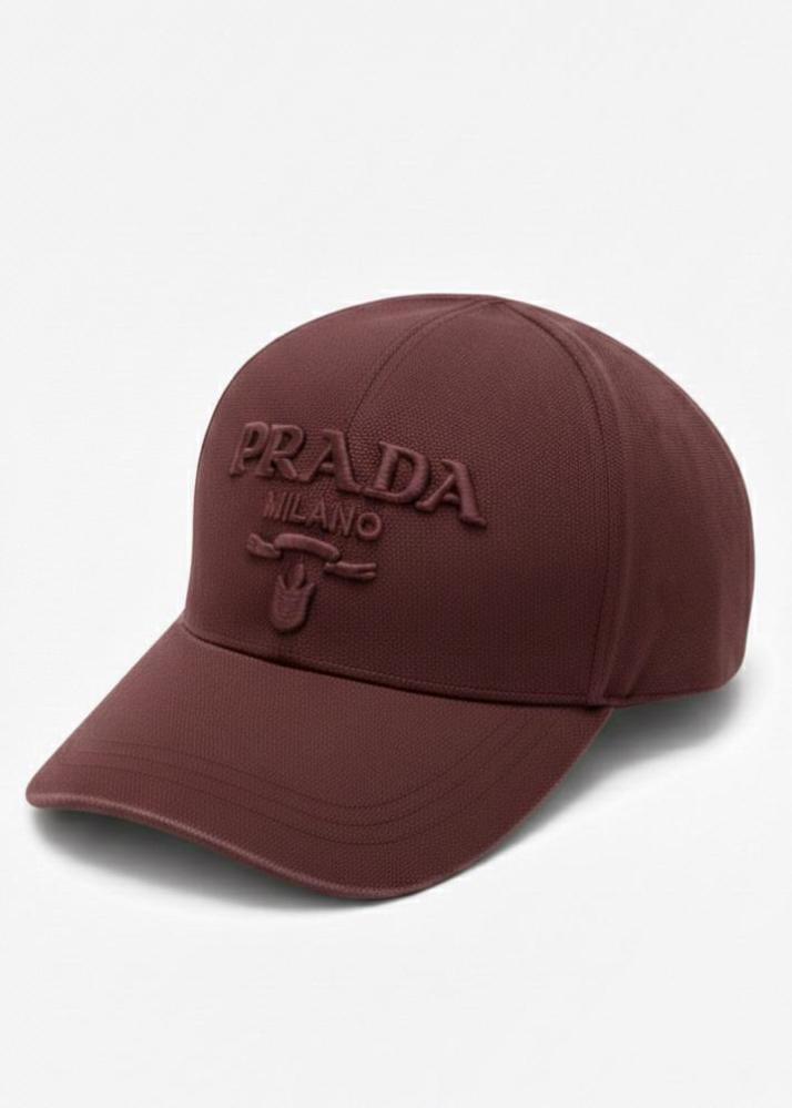 قبعة من PRADA