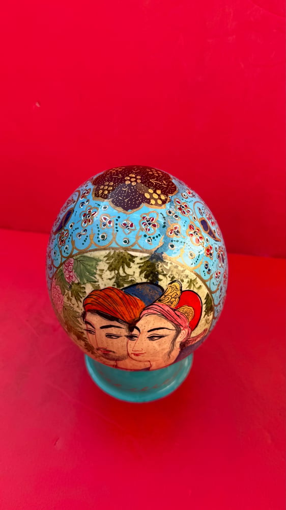 بيضه نعامه مرسومه يدوي بالكامل