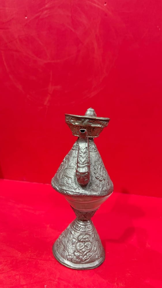 إبريق معدن تحفة فنية