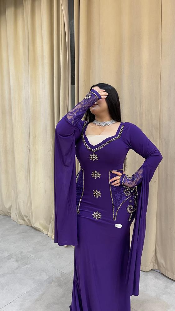 فستان بنفسجي استرتش كوري وشك فخم من الامام