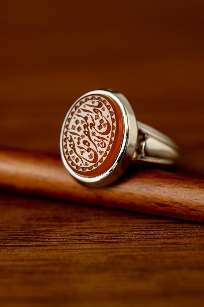 Yemeni agate ring engraved with Nastaliq script - signed by Ahmed