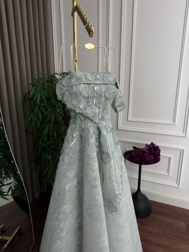 Anam's dress