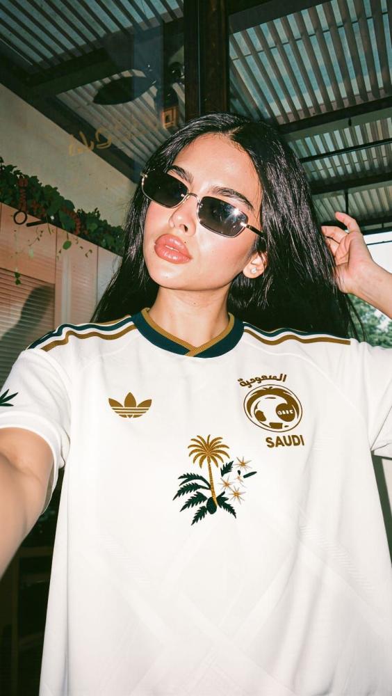 تيشيرت المنتخب تطريز سيفين ونخلة
