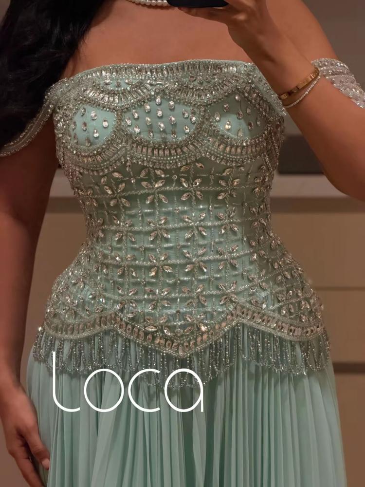 فستان سهرة  مطرّز بكسرات