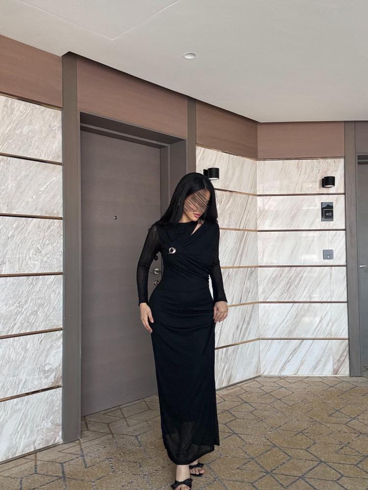 فستان سهره ناعم باللون الأسود