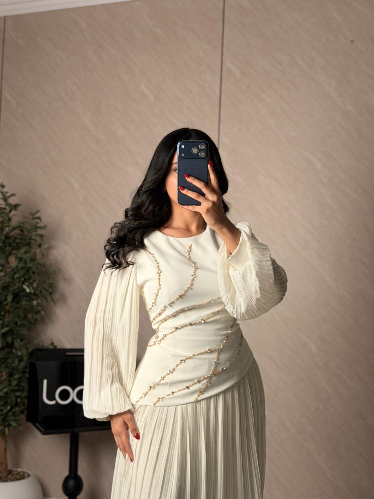 A soft and elegant set