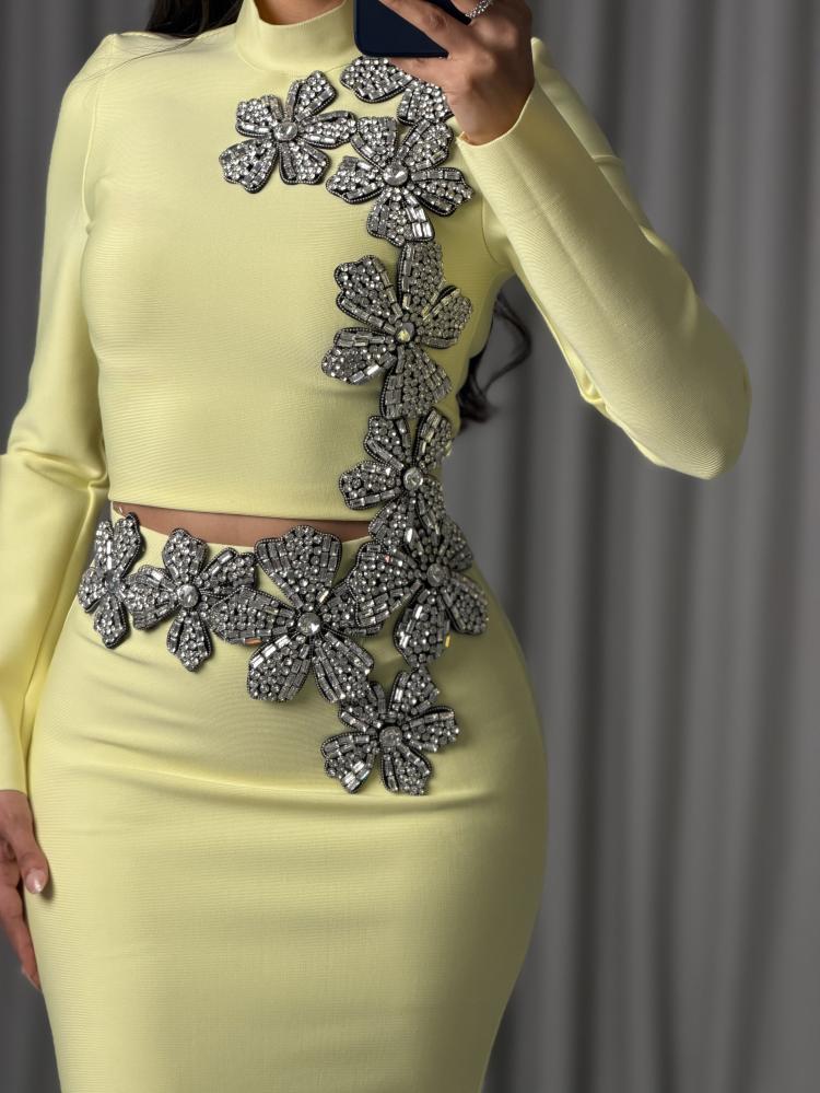 Soft light yellow set with crystals