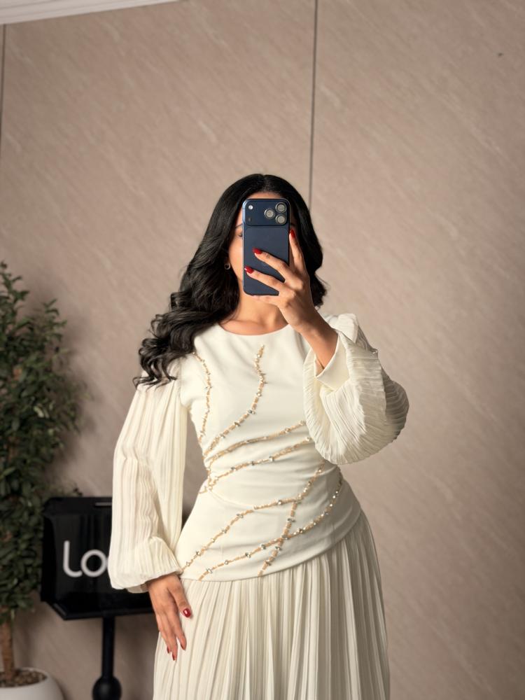 A soft and elegant set