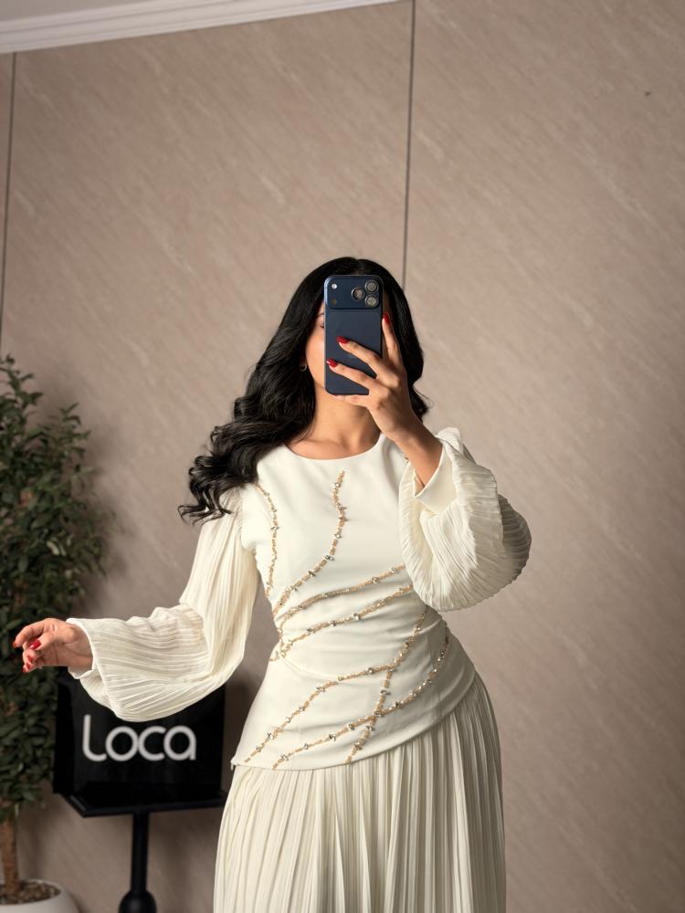 A soft and elegant set