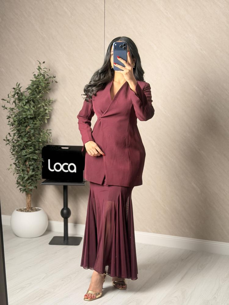 A soft and elegant set in oud color