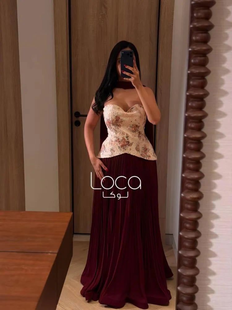 فستان سهرة كريمي وعنابي مع شال