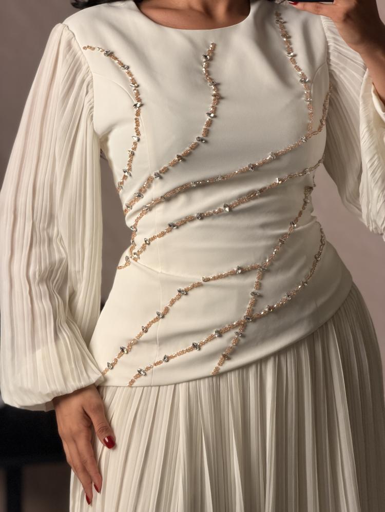 A soft and elegant set