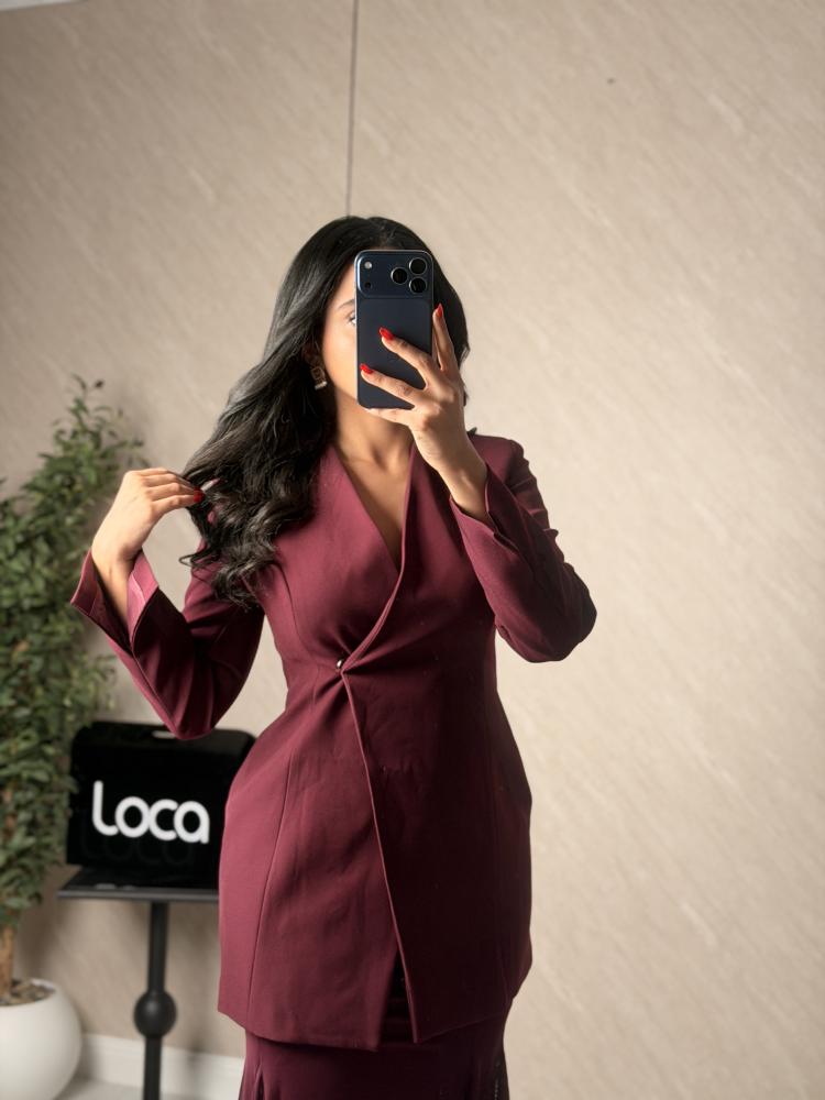 A soft and elegant set in oud color