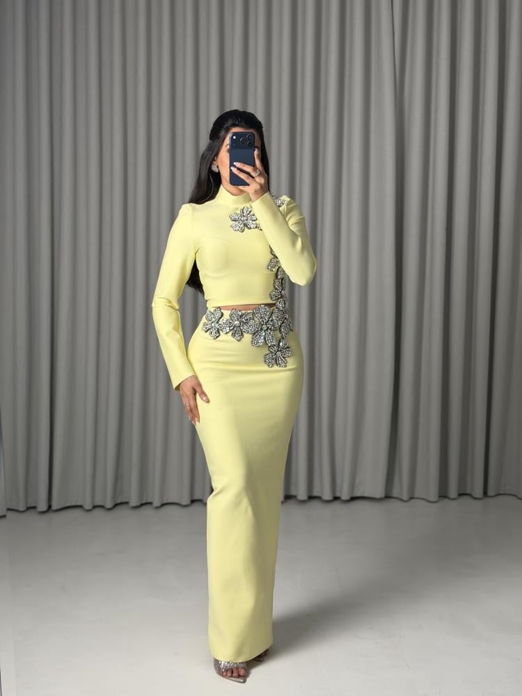 Soft light yellow set with crystals