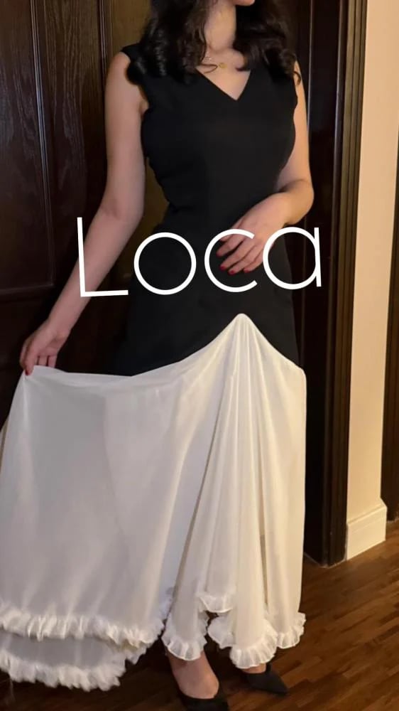 Soft dress with a distinctive cut in black