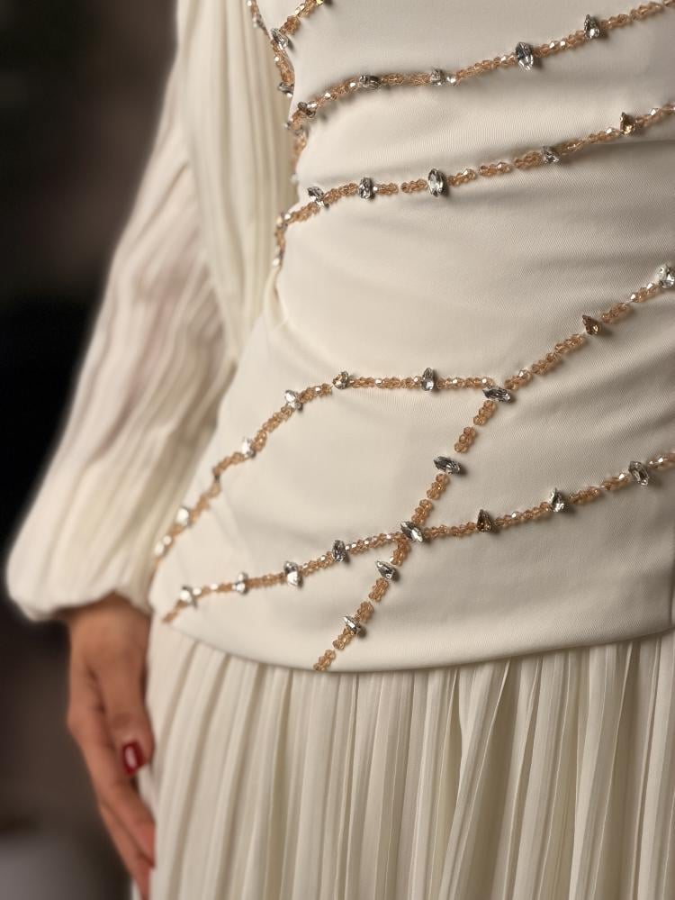 A soft and elegant set