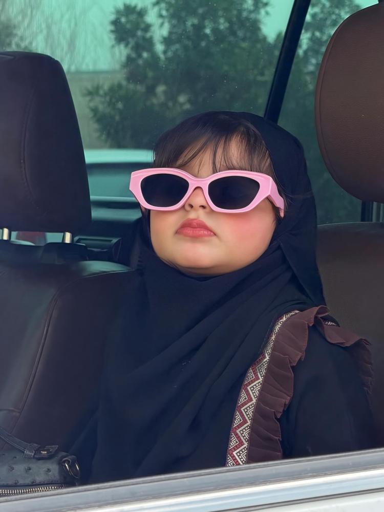 عباية بناتي أنيقة بلمسة كشكش