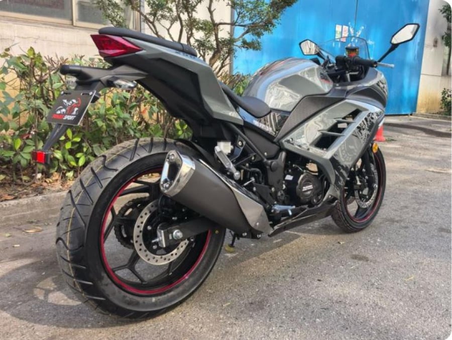 دراجة نارية 250CC موديل 2026 لون رمادي