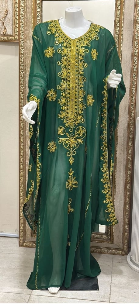 نشل أخضر مطرّز