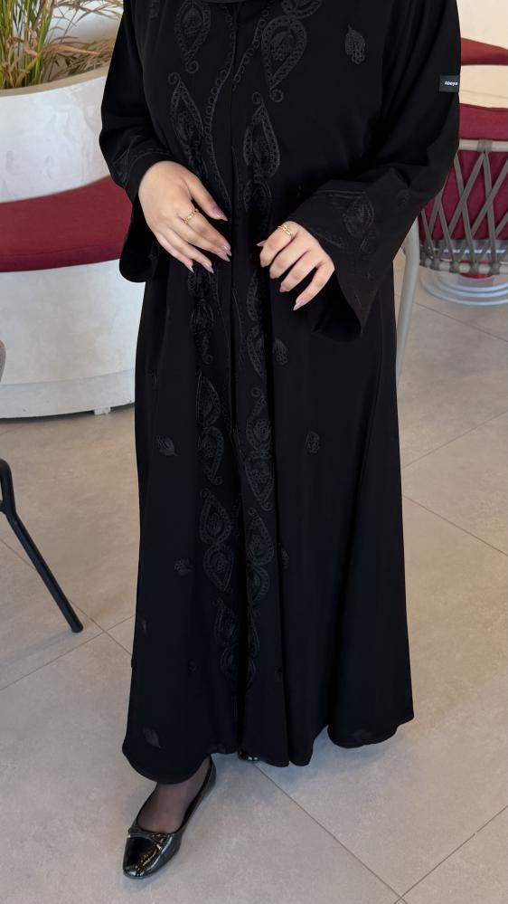 عباية نجد دبل كلوش كريب ملكي مطرزة