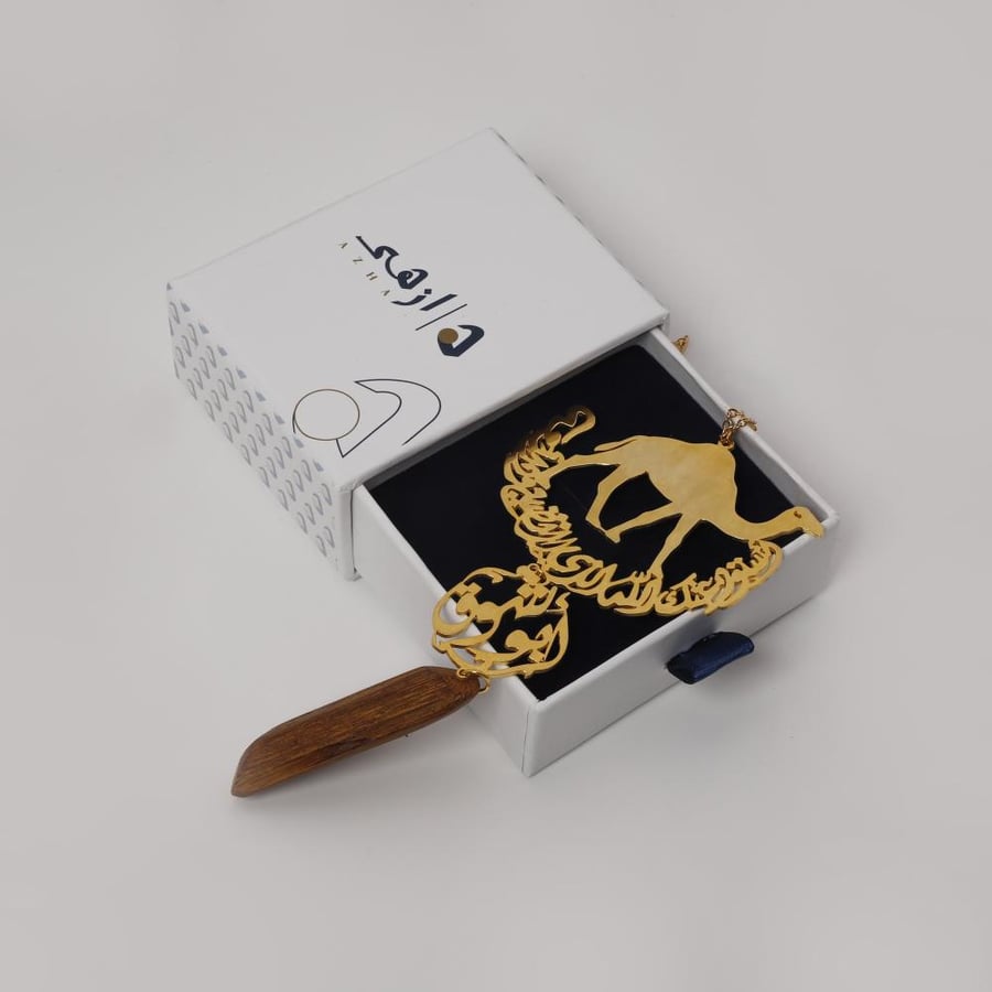 The luxury car pendant (plated with gold water) a symbol of authenticity and luxury..