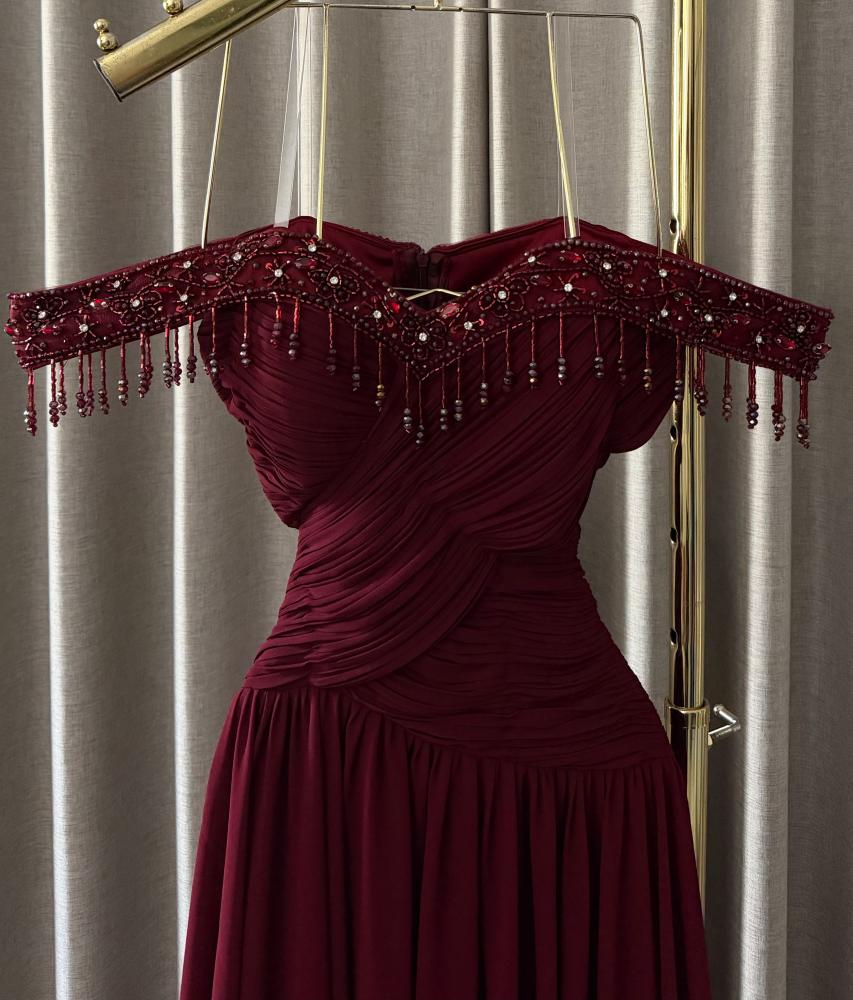 F483