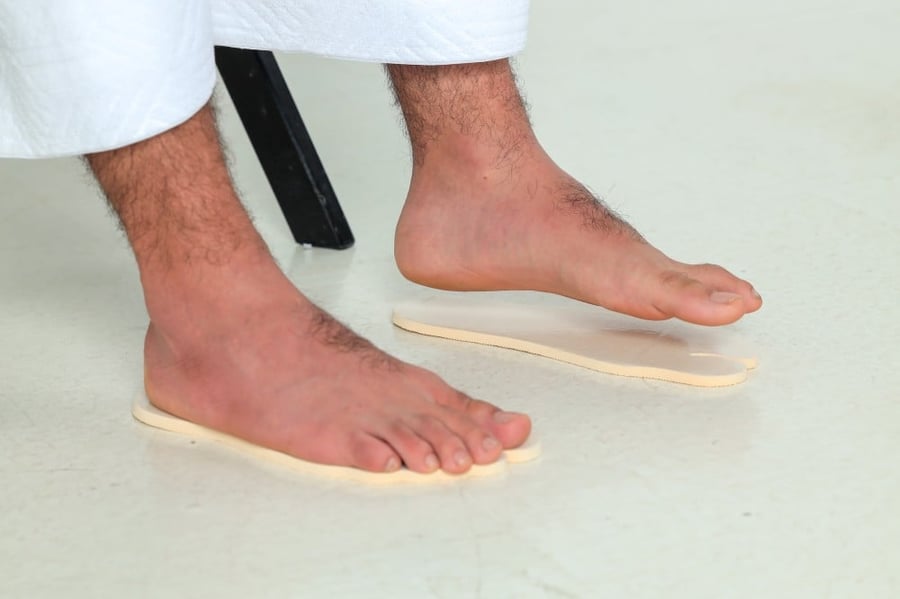 حذاء طبي  للطواف والسعي  (لاصق بالقدم)