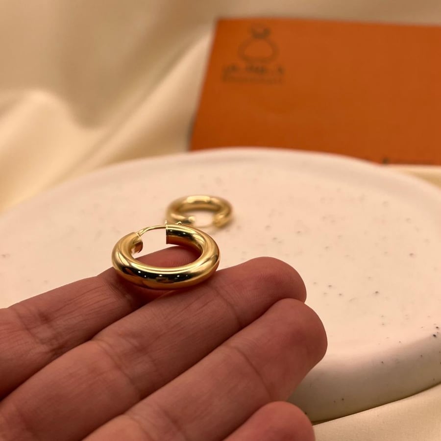 18-karat gold ring